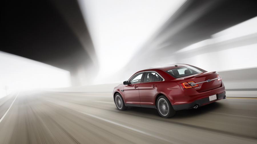  Ford Taurus SHO 2012 года  (фото 6 из 18)